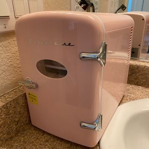 Frigidaire Portable Retro Extra Large Mini Fridge